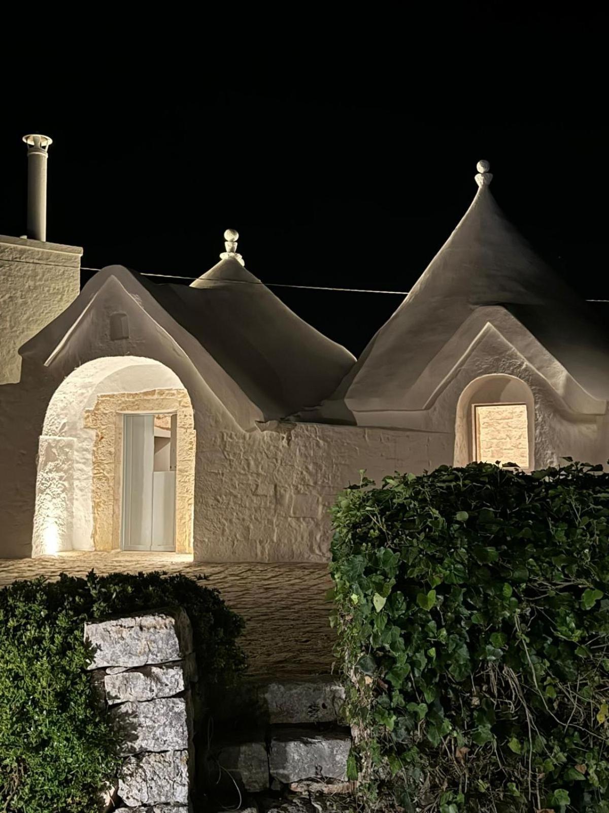 Trulli In Contrada - Monopoli Pensionat Exteriör bild