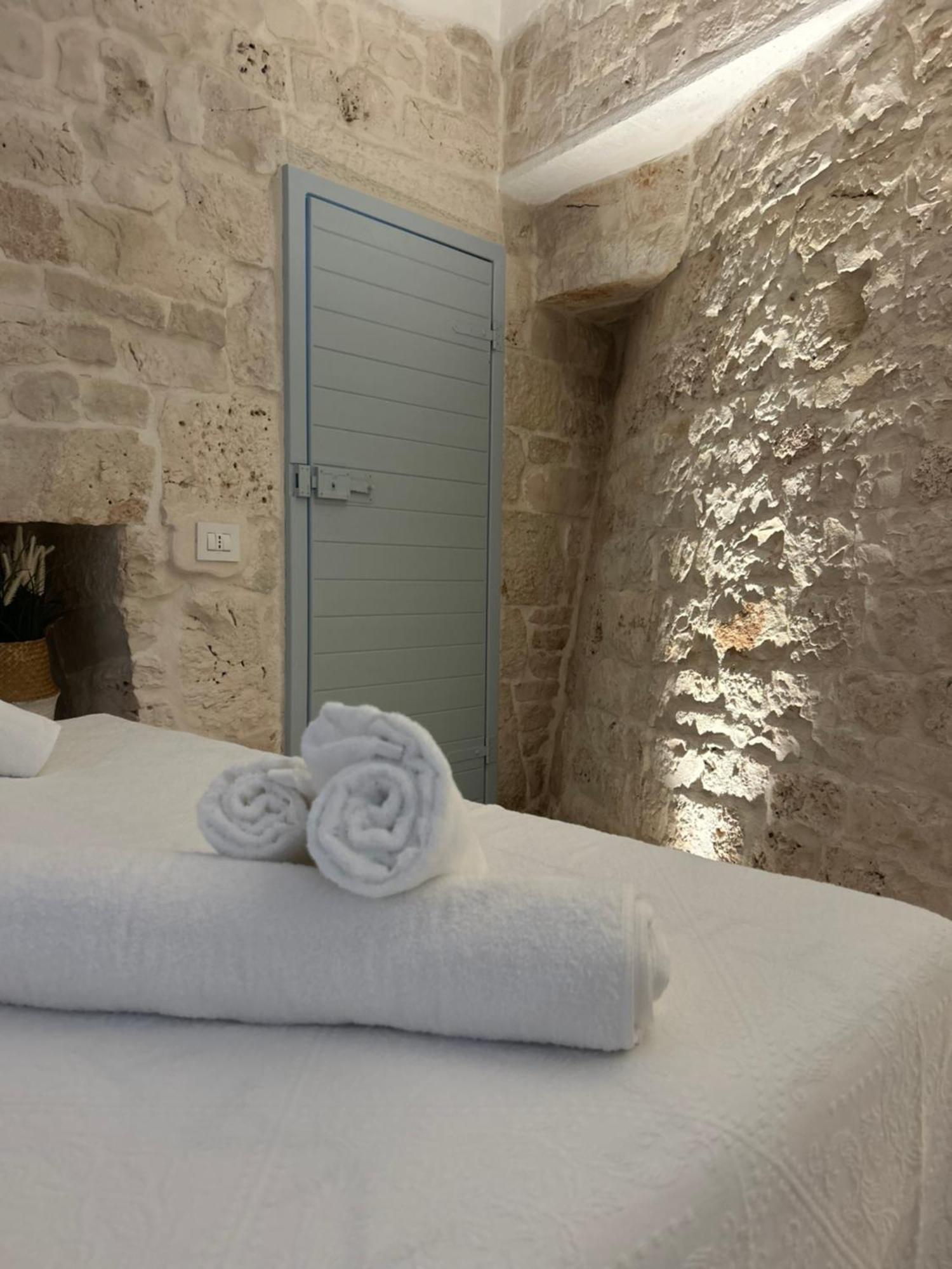 Trulli In Contrada - Monopoli Pensionat Exteriör bild