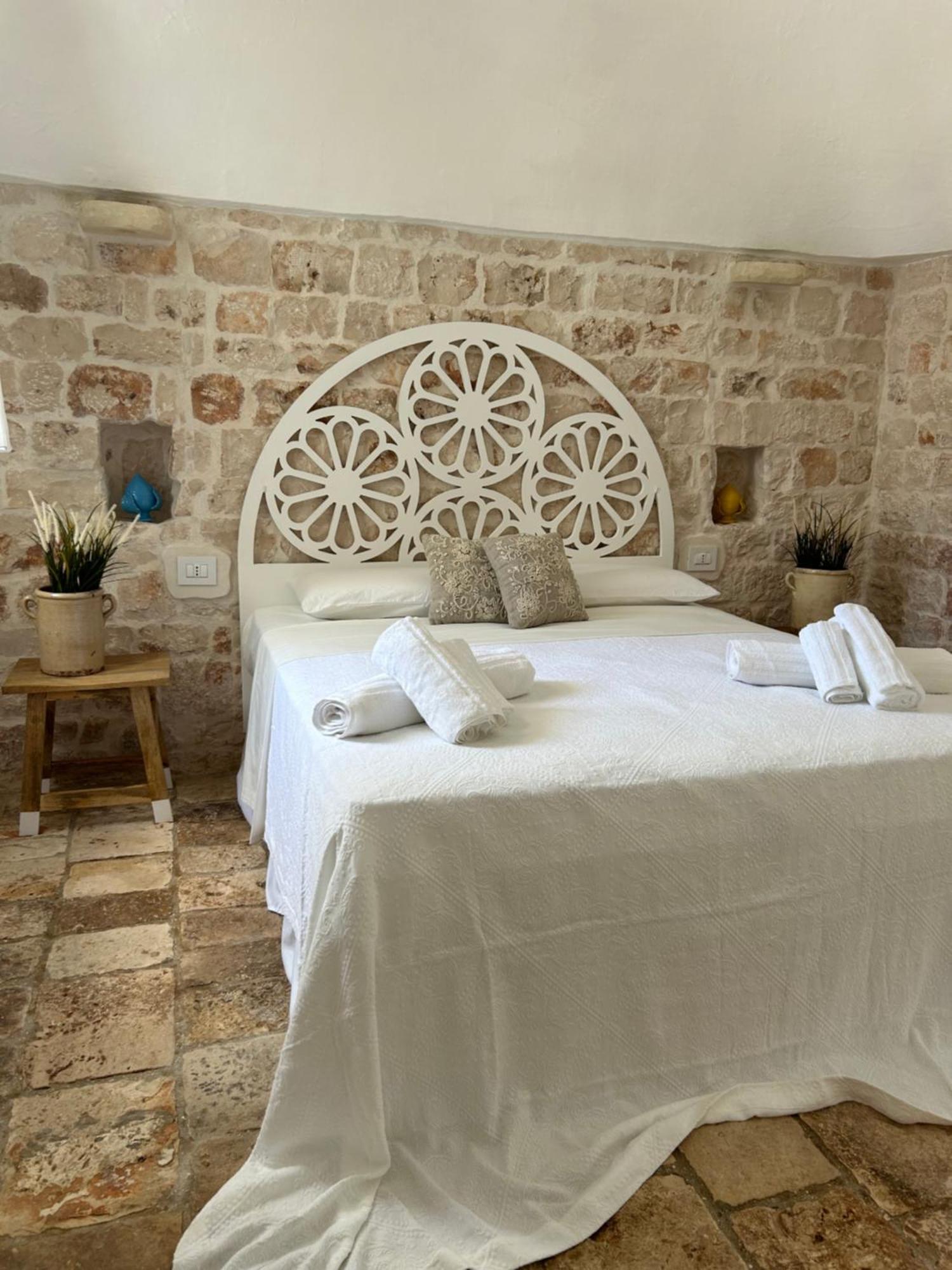 Trulli In Contrada - Monopoli Pensionat Exteriör bild