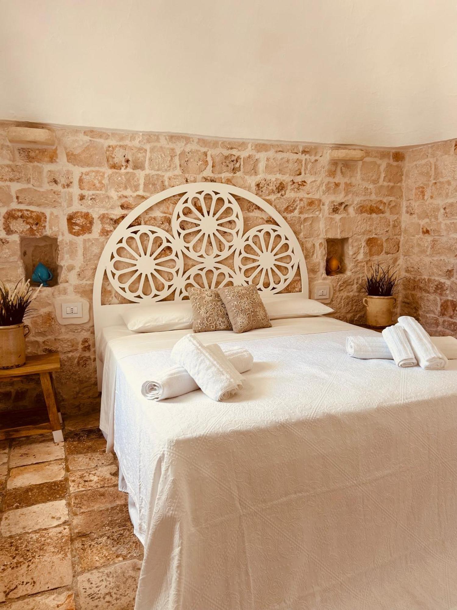 Trulli In Contrada - Monopoli Pensionat Exteriör bild