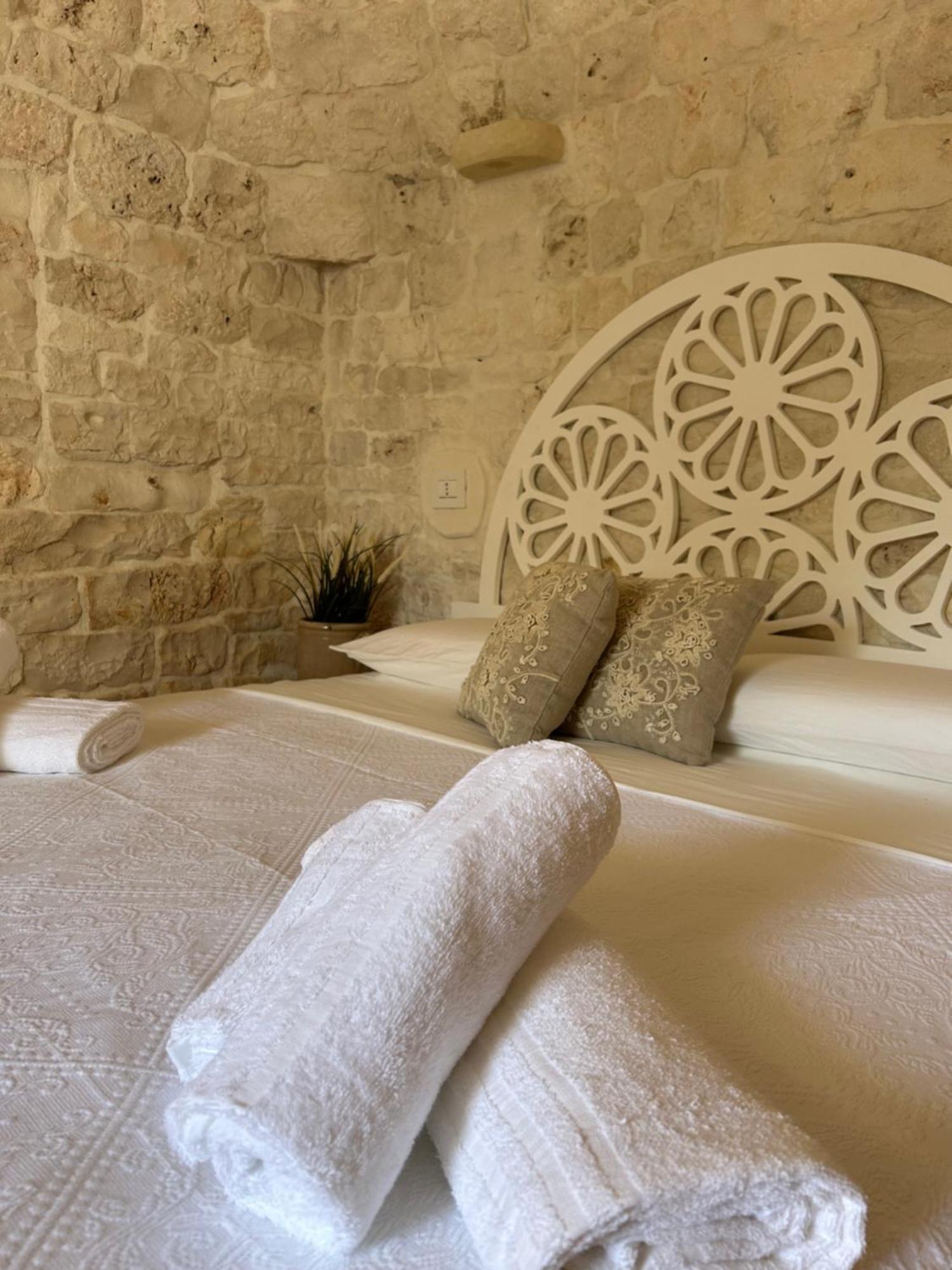 Trulli In Contrada - Monopoli Pensionat Exteriör bild