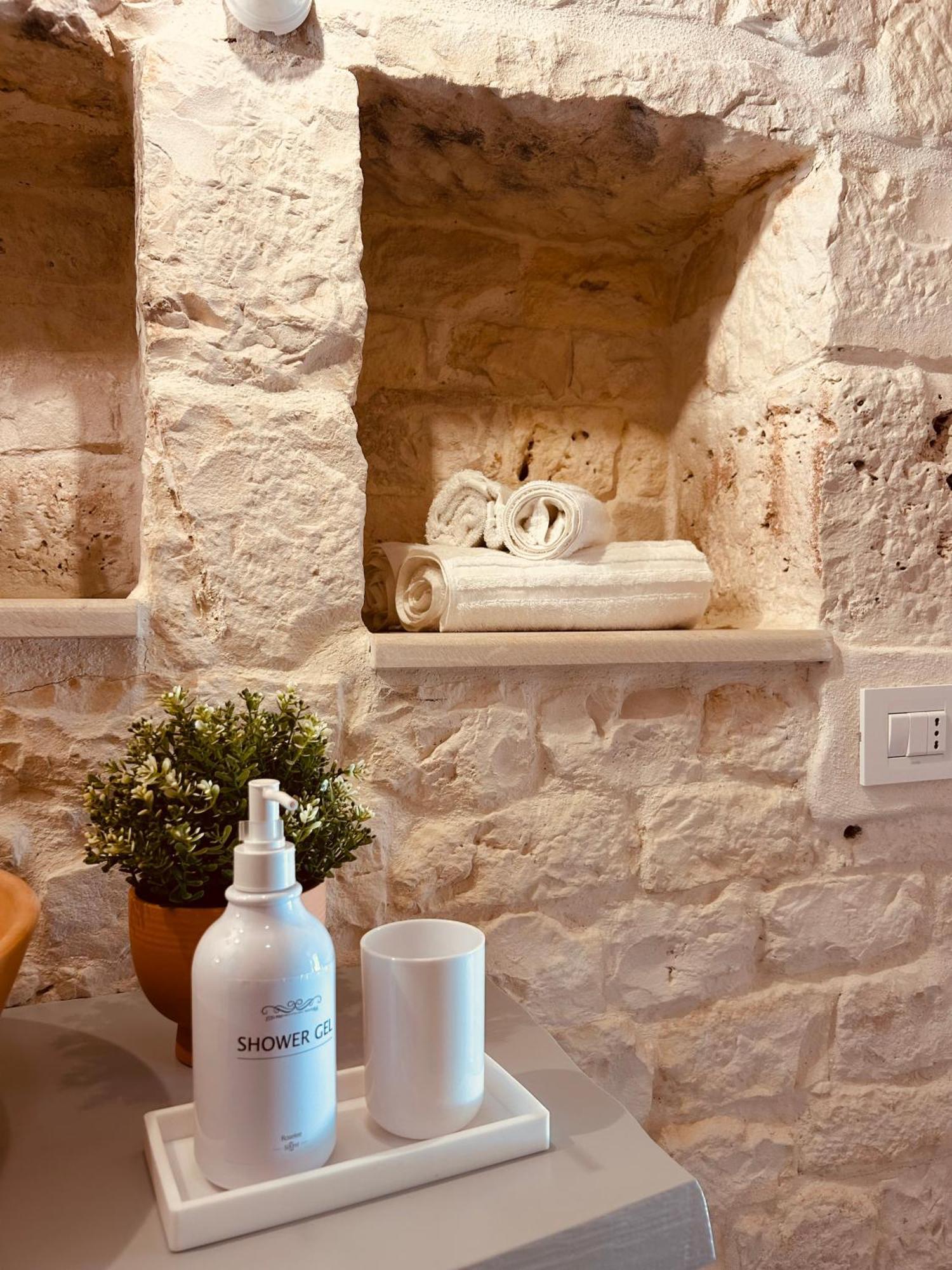 Trulli In Contrada - Monopoli Pensionat Exteriör bild