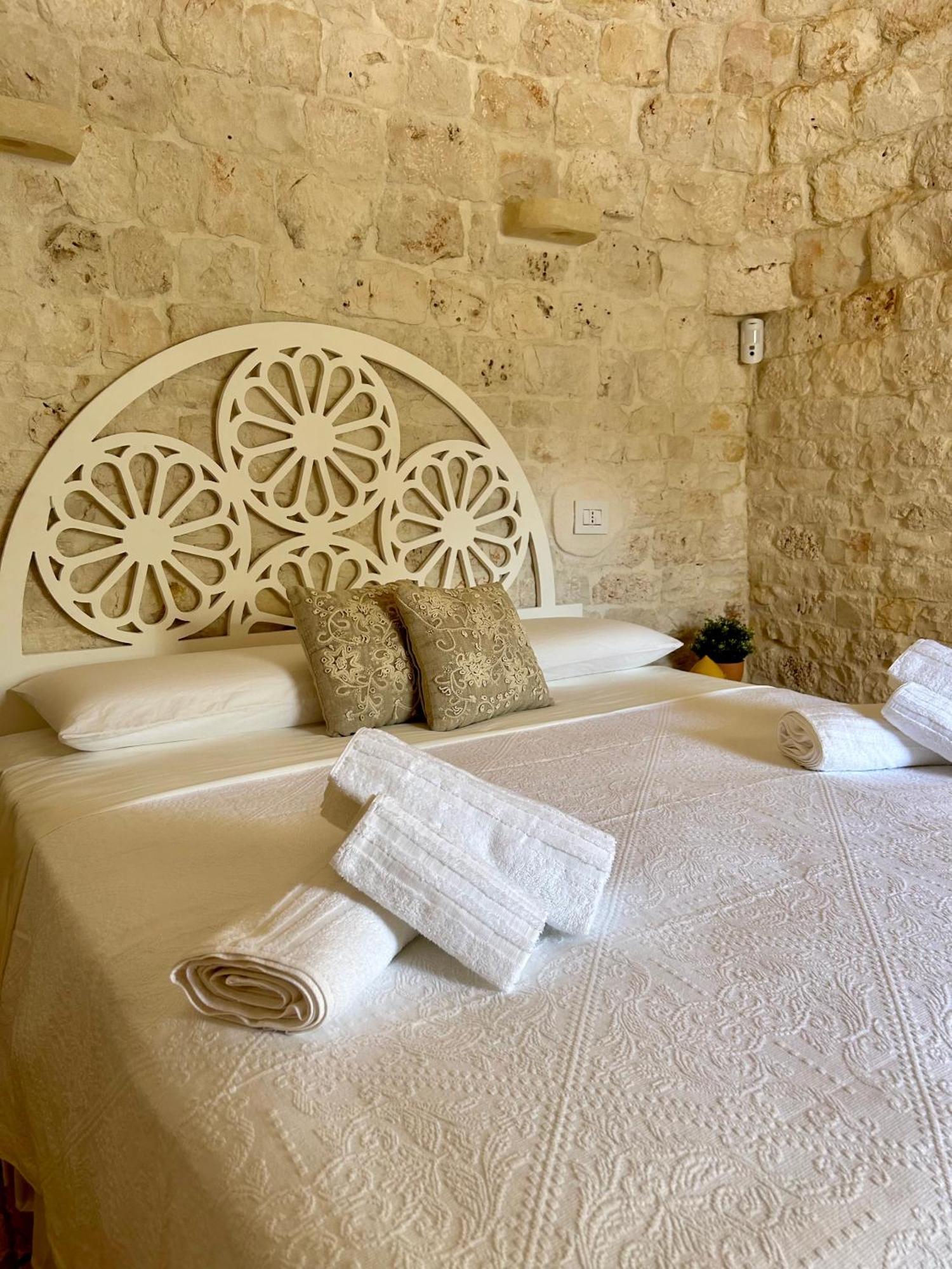 Trulli In Contrada - Monopoli Pensionat Exteriör bild