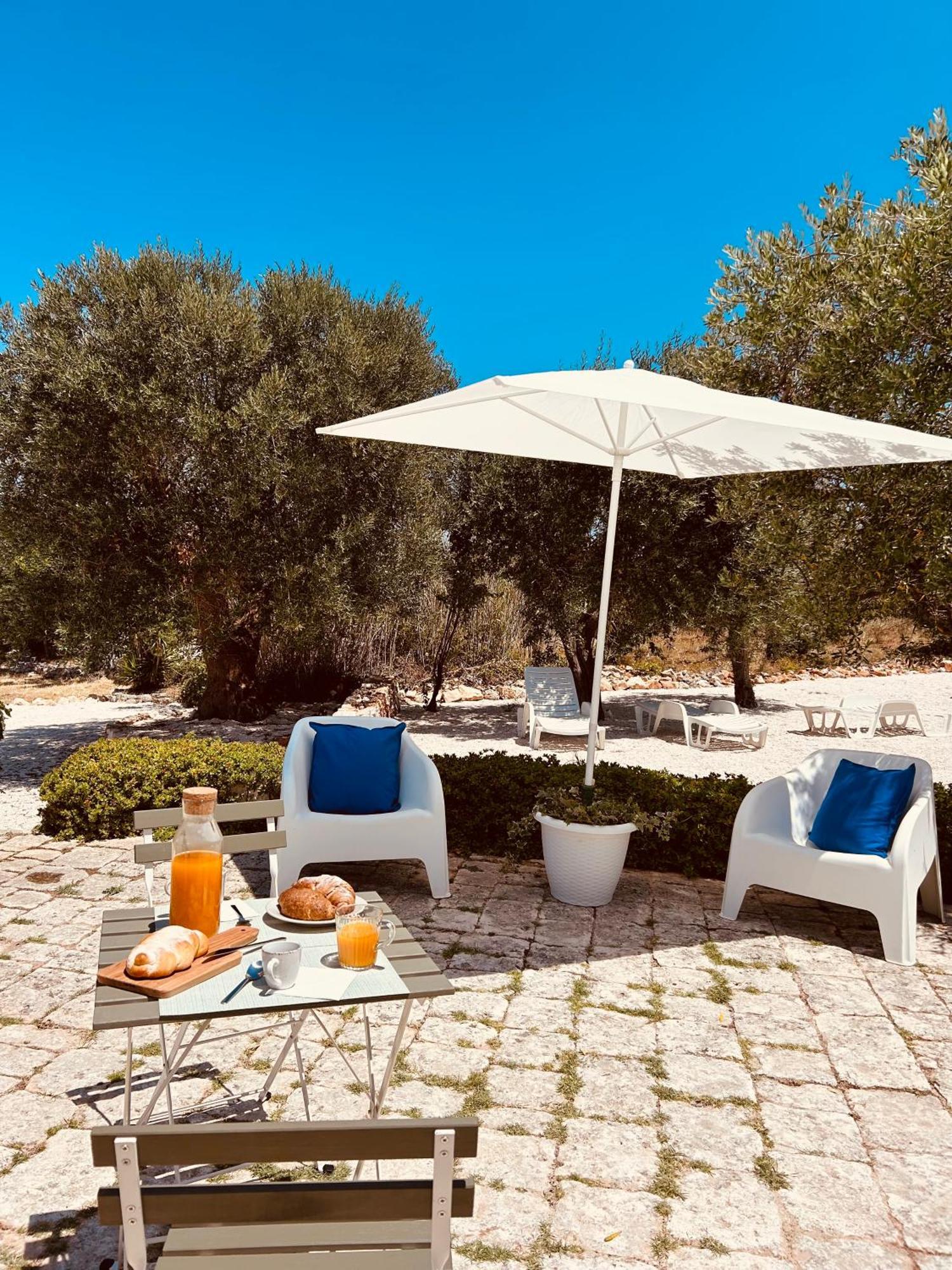 Trulli In Contrada - Monopoli Pensionat Exteriör bild