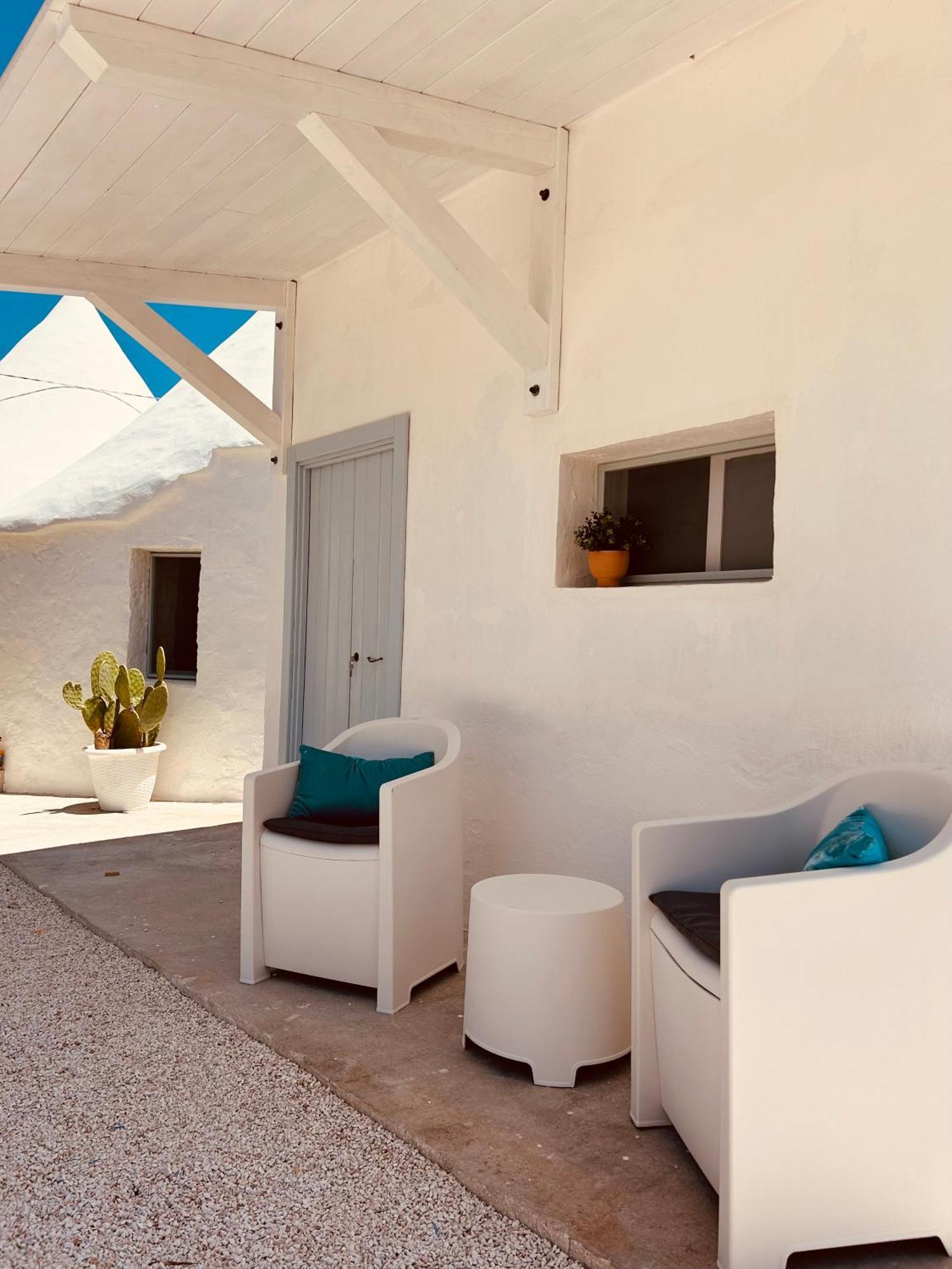 Trulli In Contrada - Monopoli Pensionat Exteriör bild