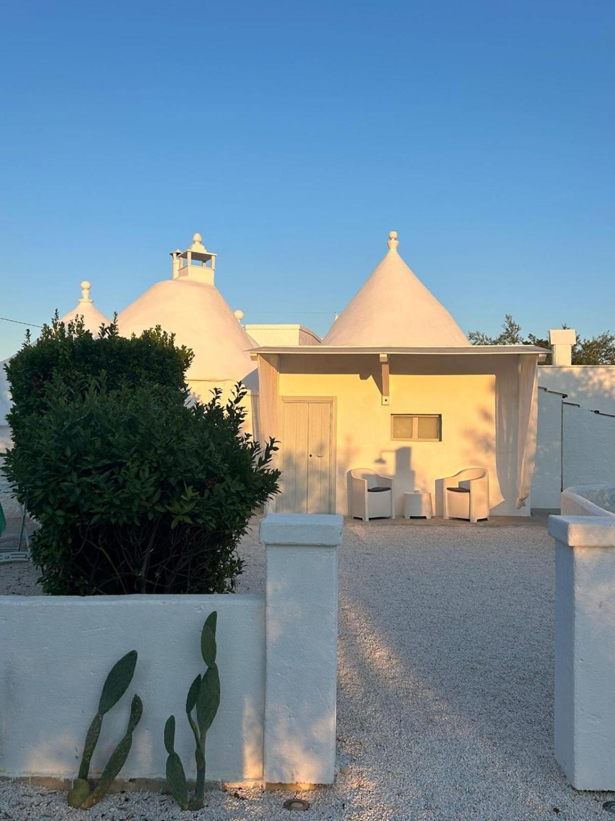 Trulli In Contrada - Monopoli Pensionat Exteriör bild