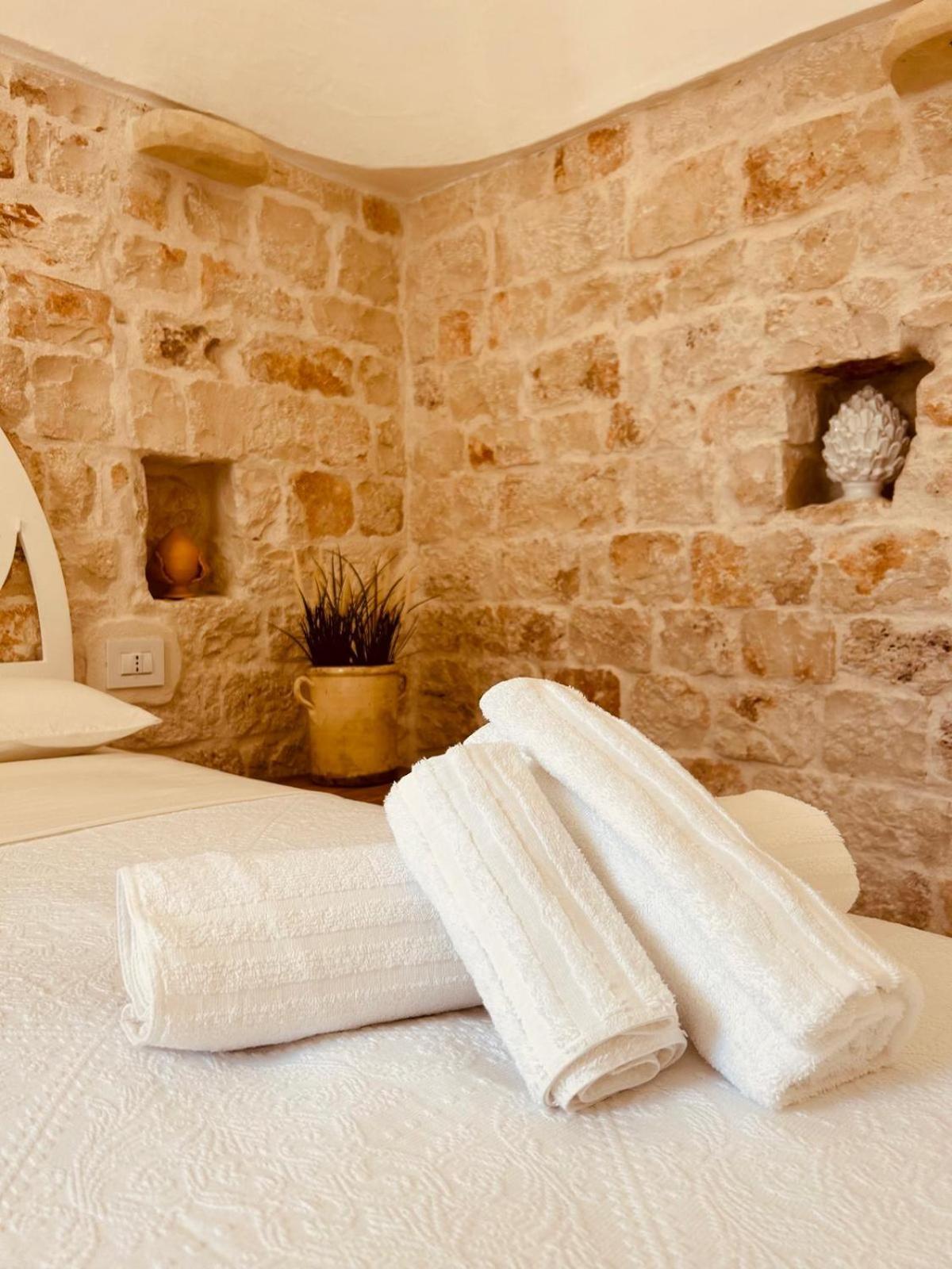 Trulli In Contrada - Monopoli Pensionat Exteriör bild